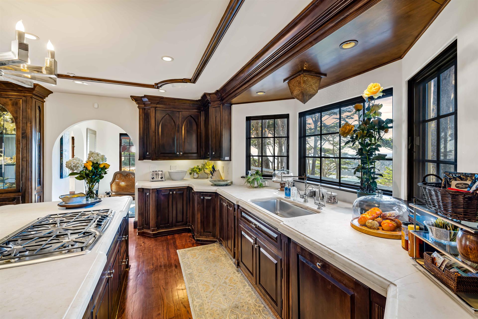 Immaculate Gourmet Kitchen