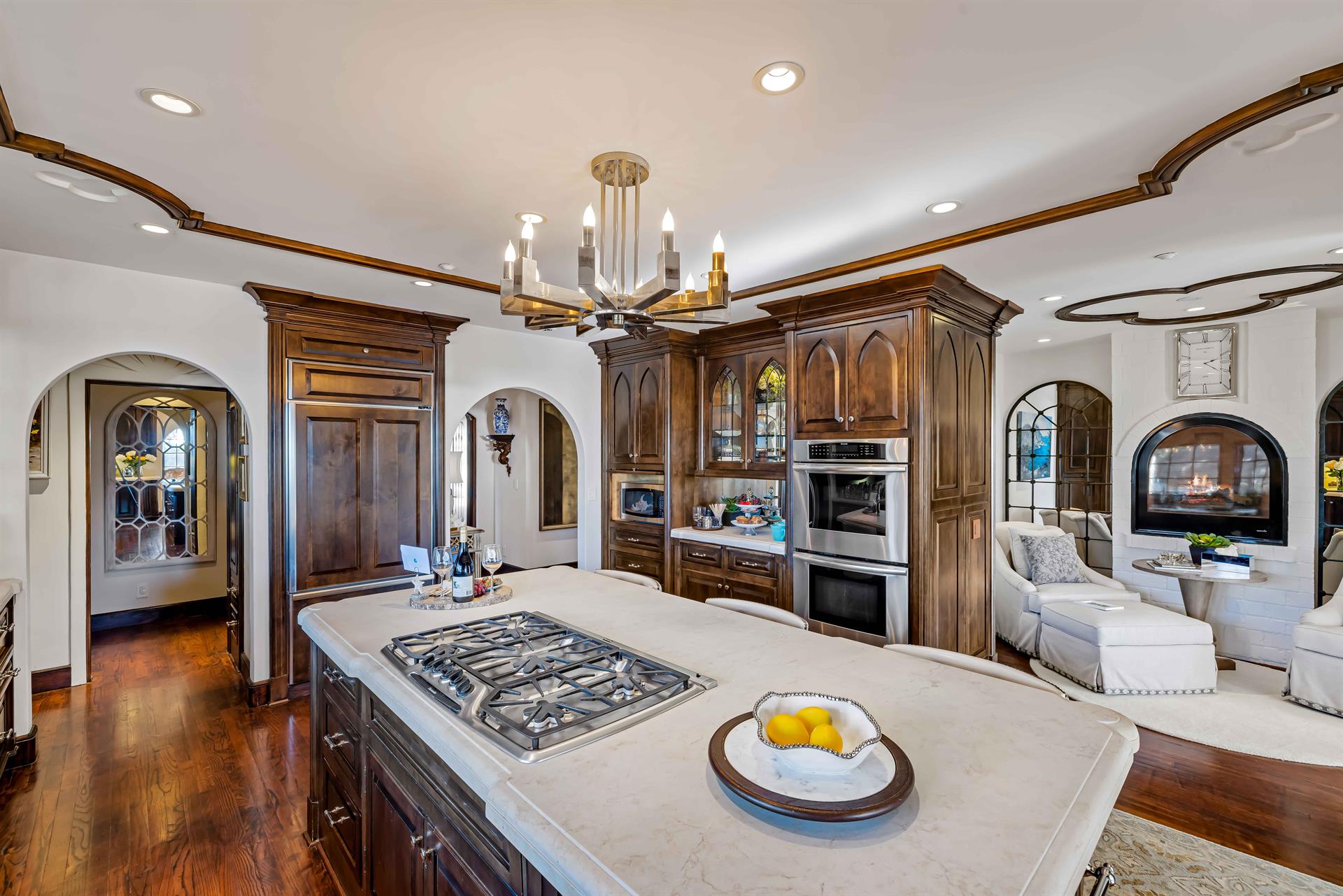 Immaculate Gourmet Kitchen