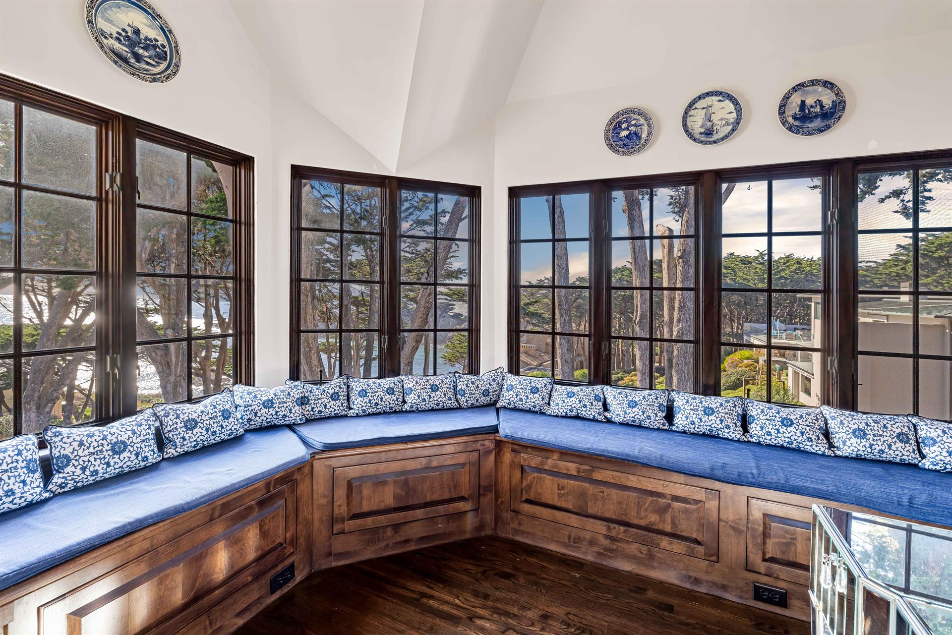1, Clint Eastwood Room with En Suite 2nd floor Ocean View