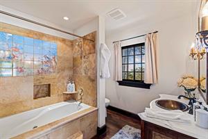 2, Doris Day Room with En Suite 2nd floor
