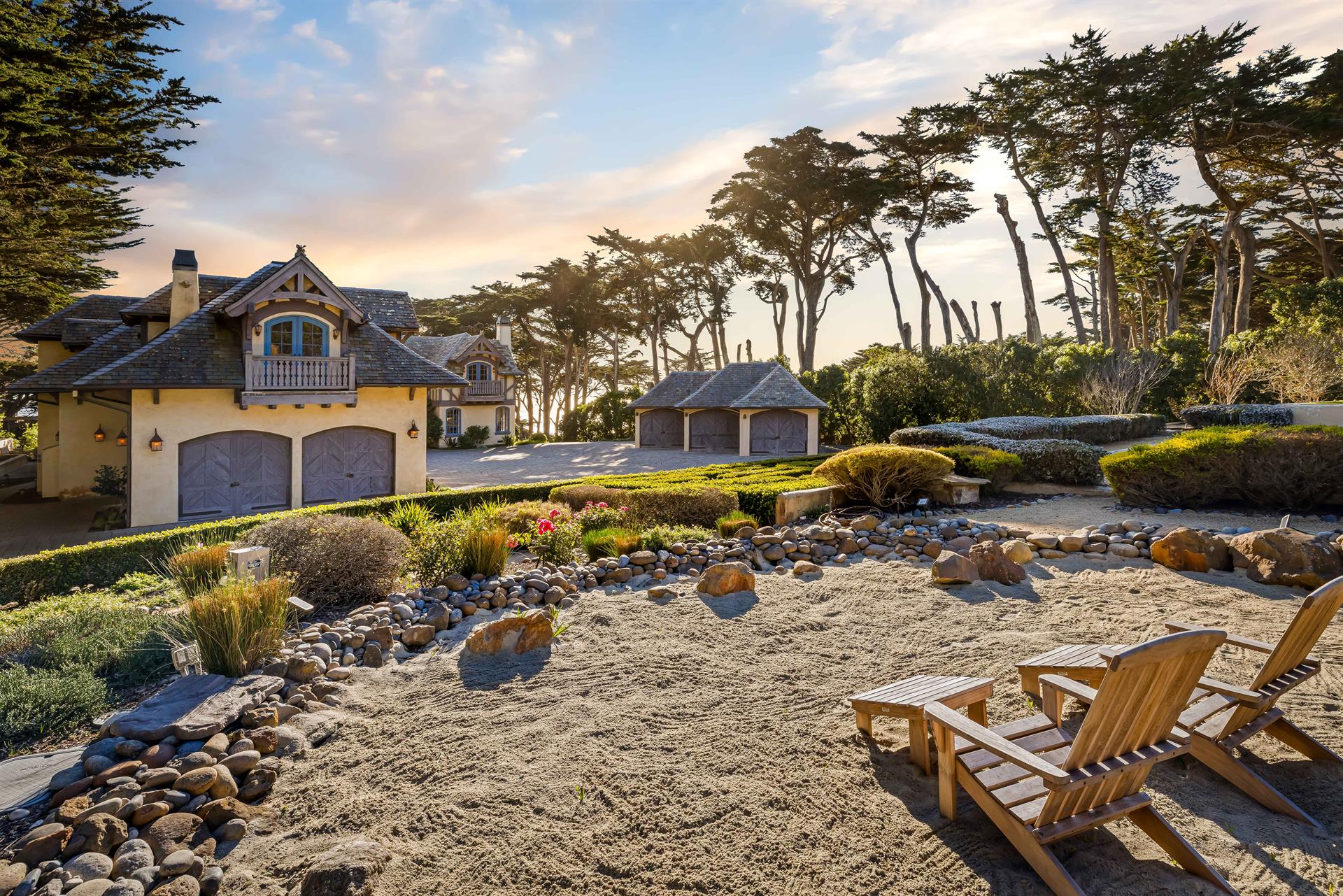 Wonderful Outdoor Living Spaces with Beautiful Landscaping