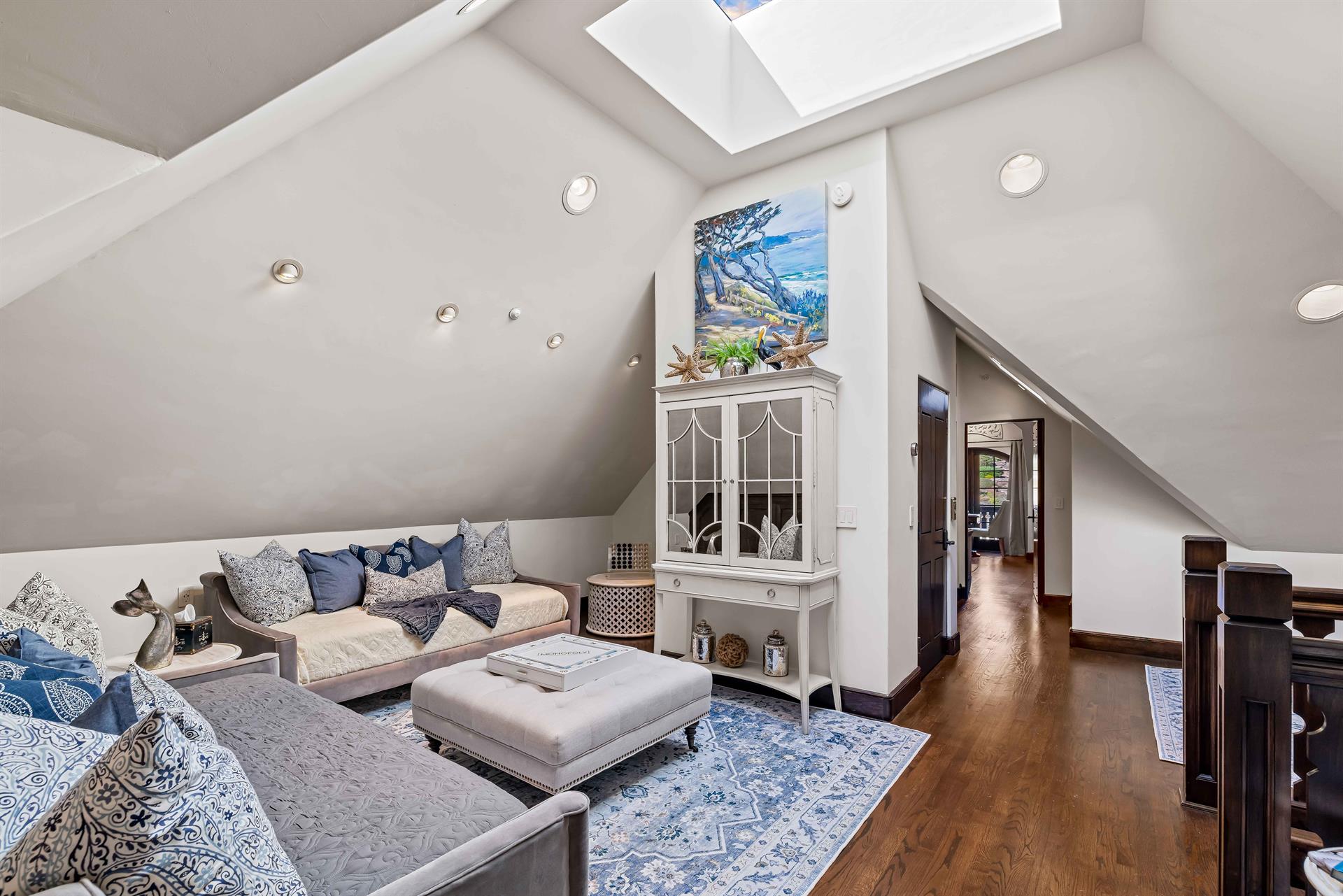 8, Charlie Chaplin Wing, 4 Day Beds, Shares Bath with BR 7 2n