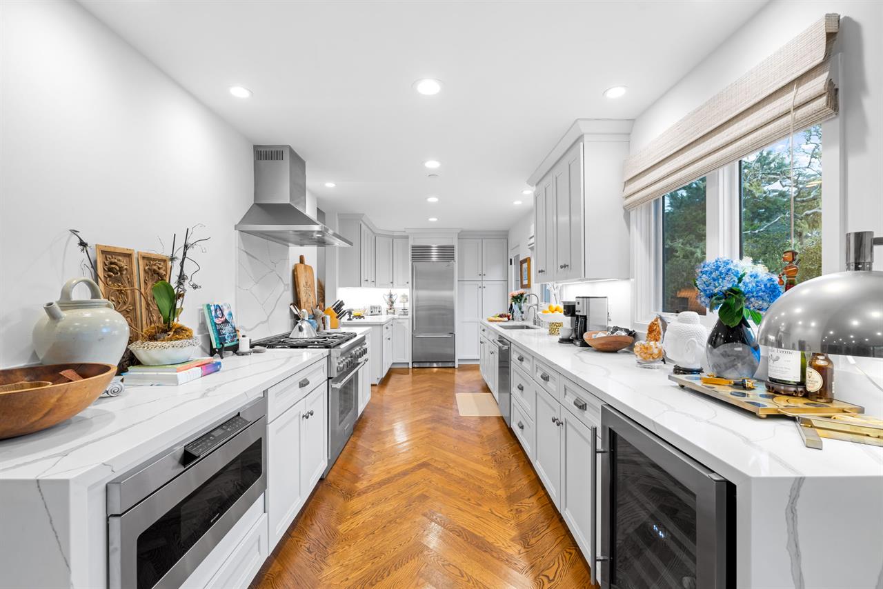 Spacious FullyEquipped Gourmet Kitchen