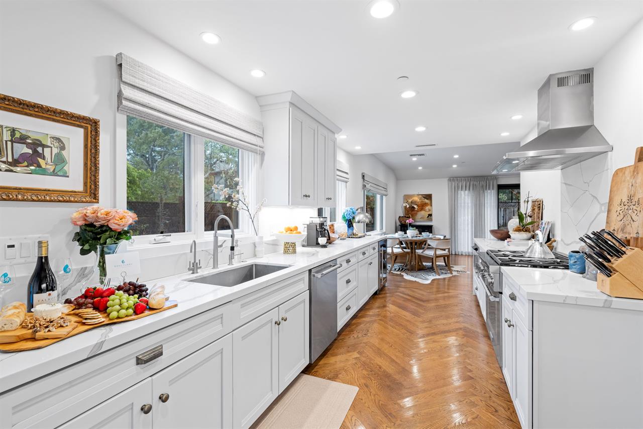 Spacious FullyEquipped Gourmet Kitchen