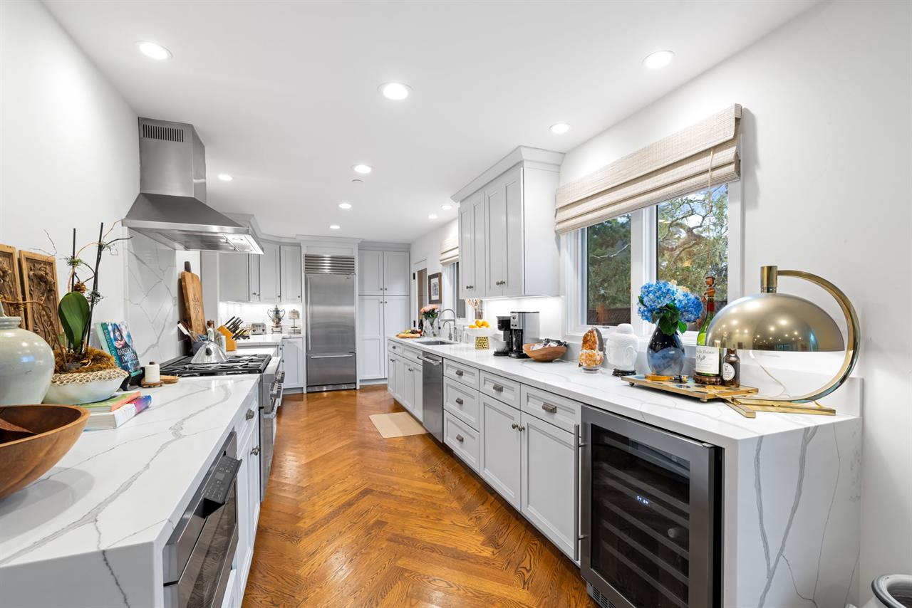 Spacious FullyEquipped Gourmet Kitchen