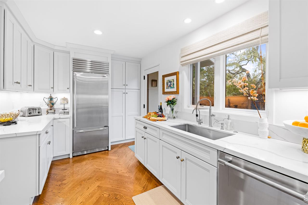 Fully Equipped Chefs Kitchen