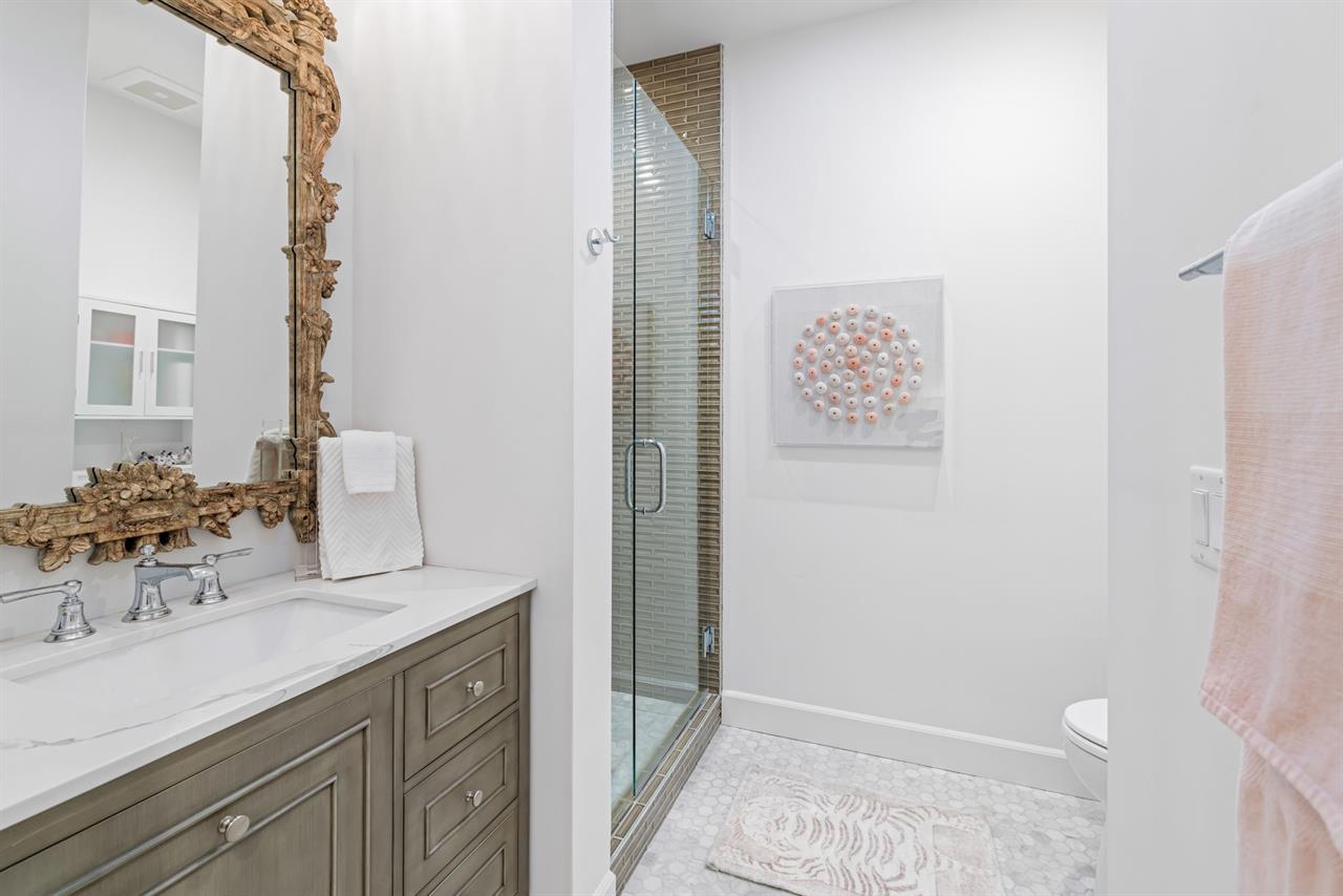 EnSuite Bath with Shower for Bedroom 3