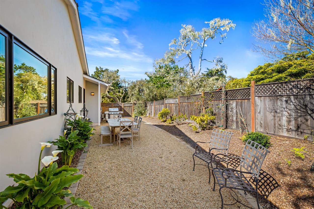 Outdoor Dining for 6 and a Fire Pit Table for 4