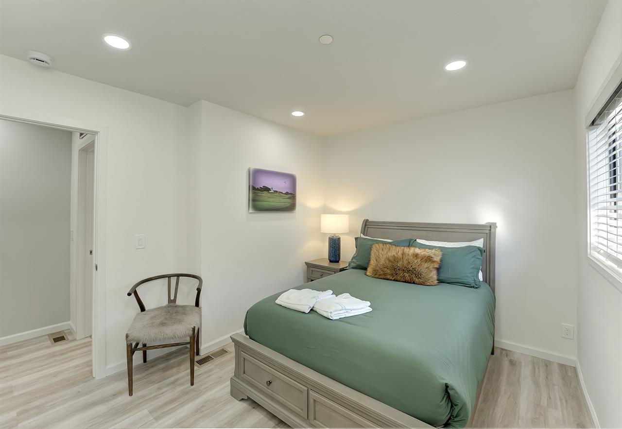 Bedroom 2 has a FullDouble Bed