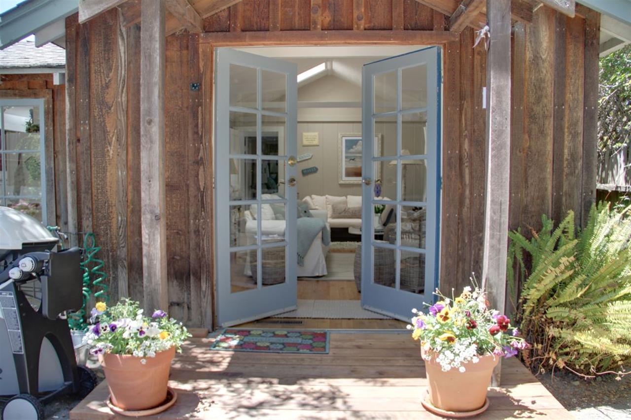 Charming CarmelBytheSea Cottage