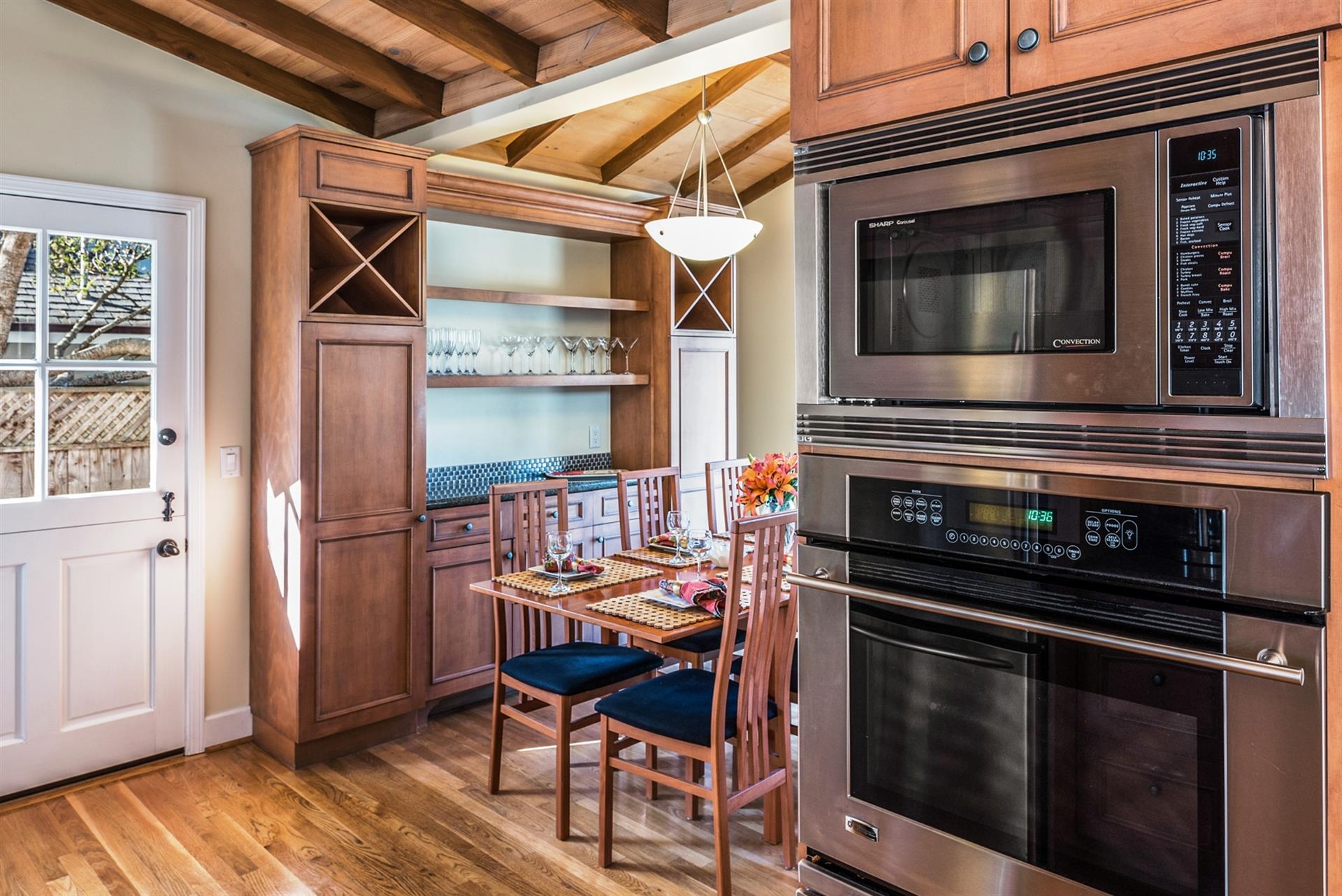 Fully Equipped Gourmet Kitchen