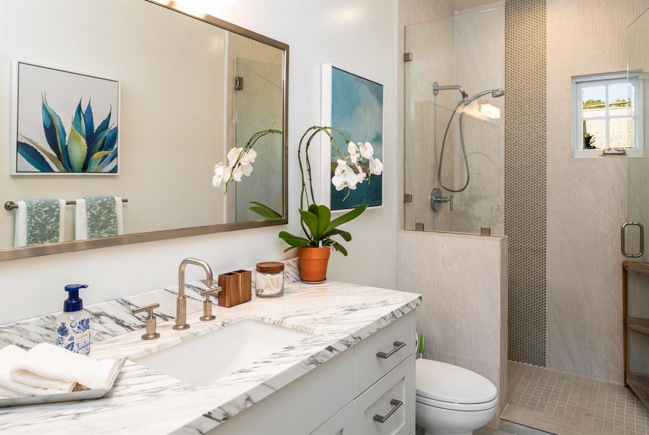 En Suite Bathroom with Shower