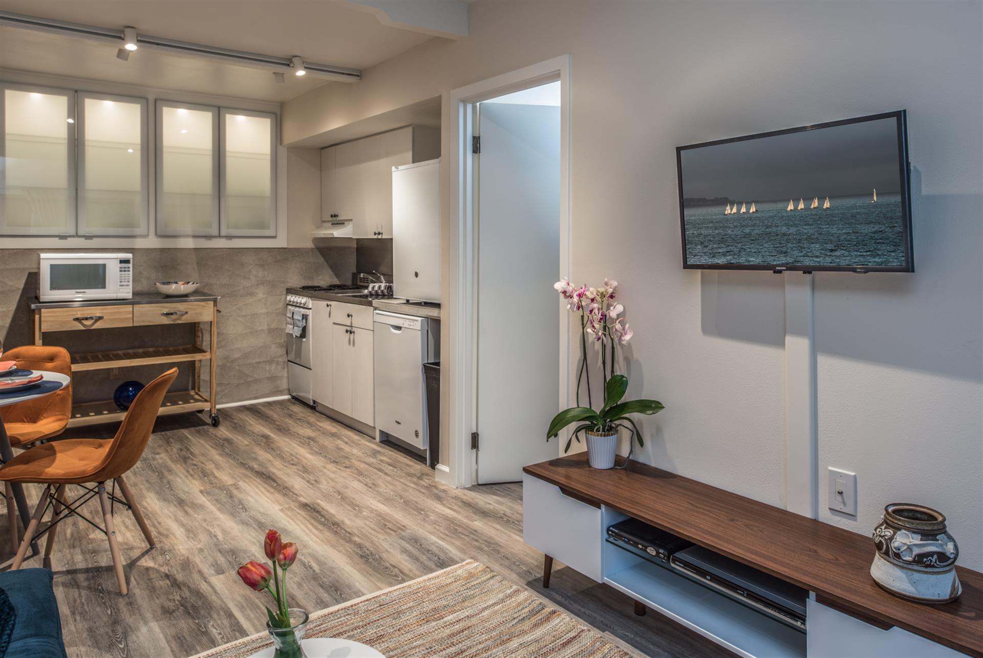 Fully Equipped Small Kitchen and Dining Area