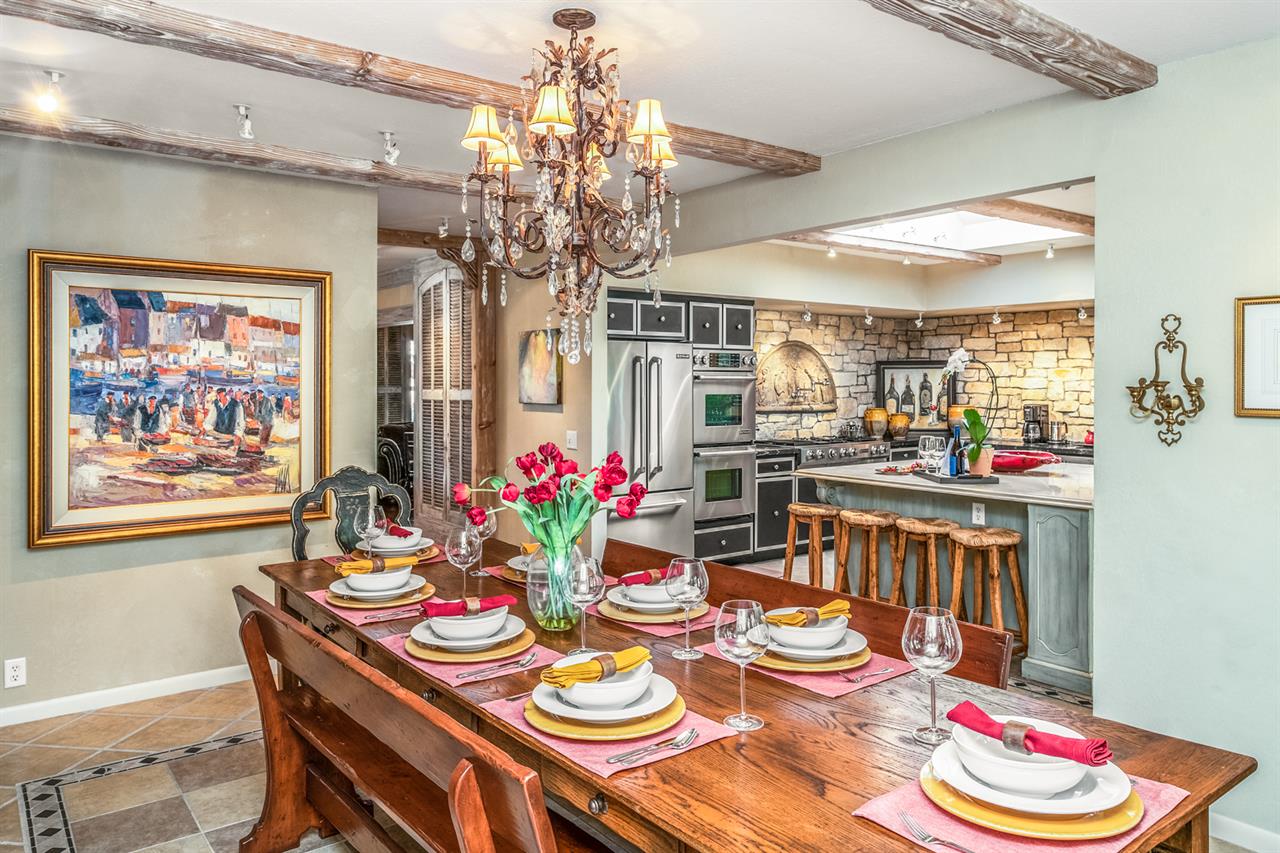 Dining Room Seats 8 Guests