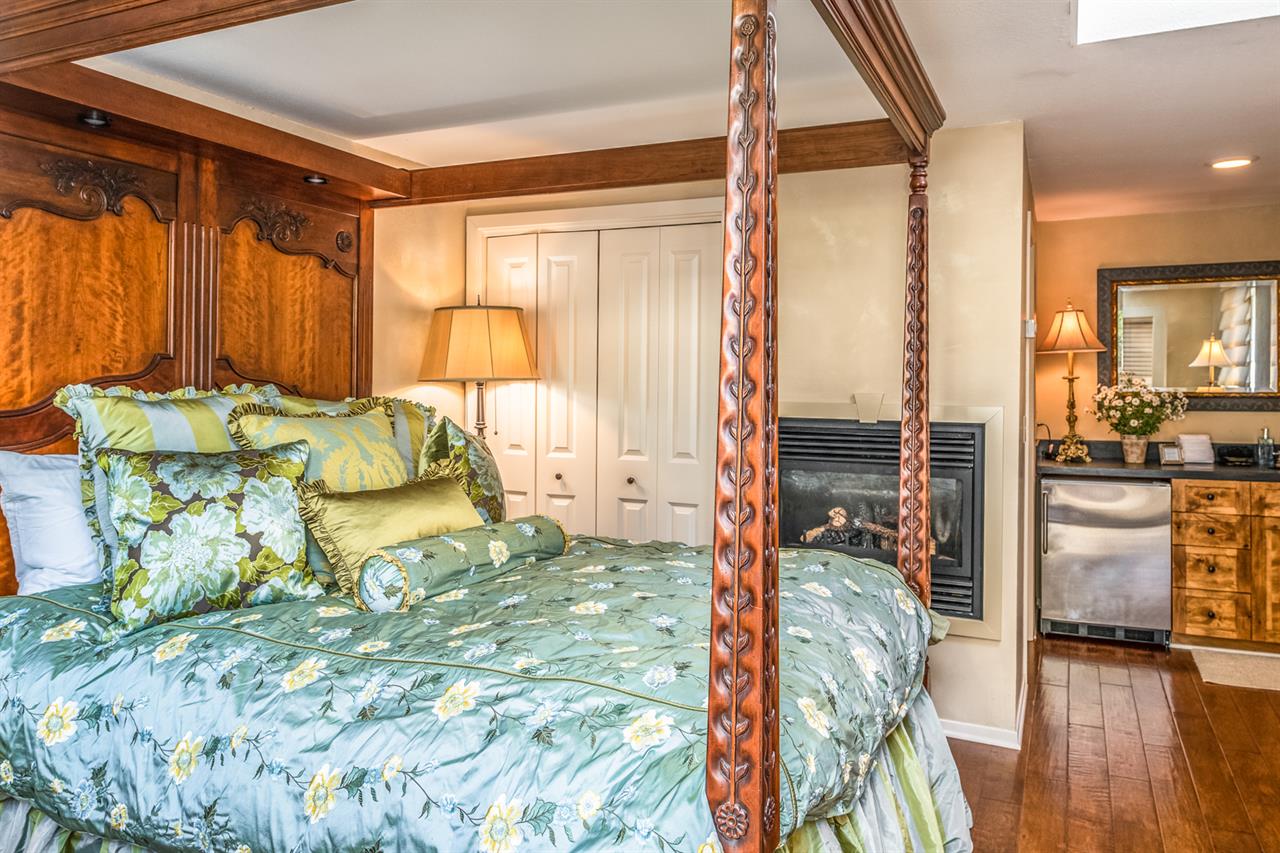 Bedroom 4, Queen, Detached Suite, Bathroom with Shower