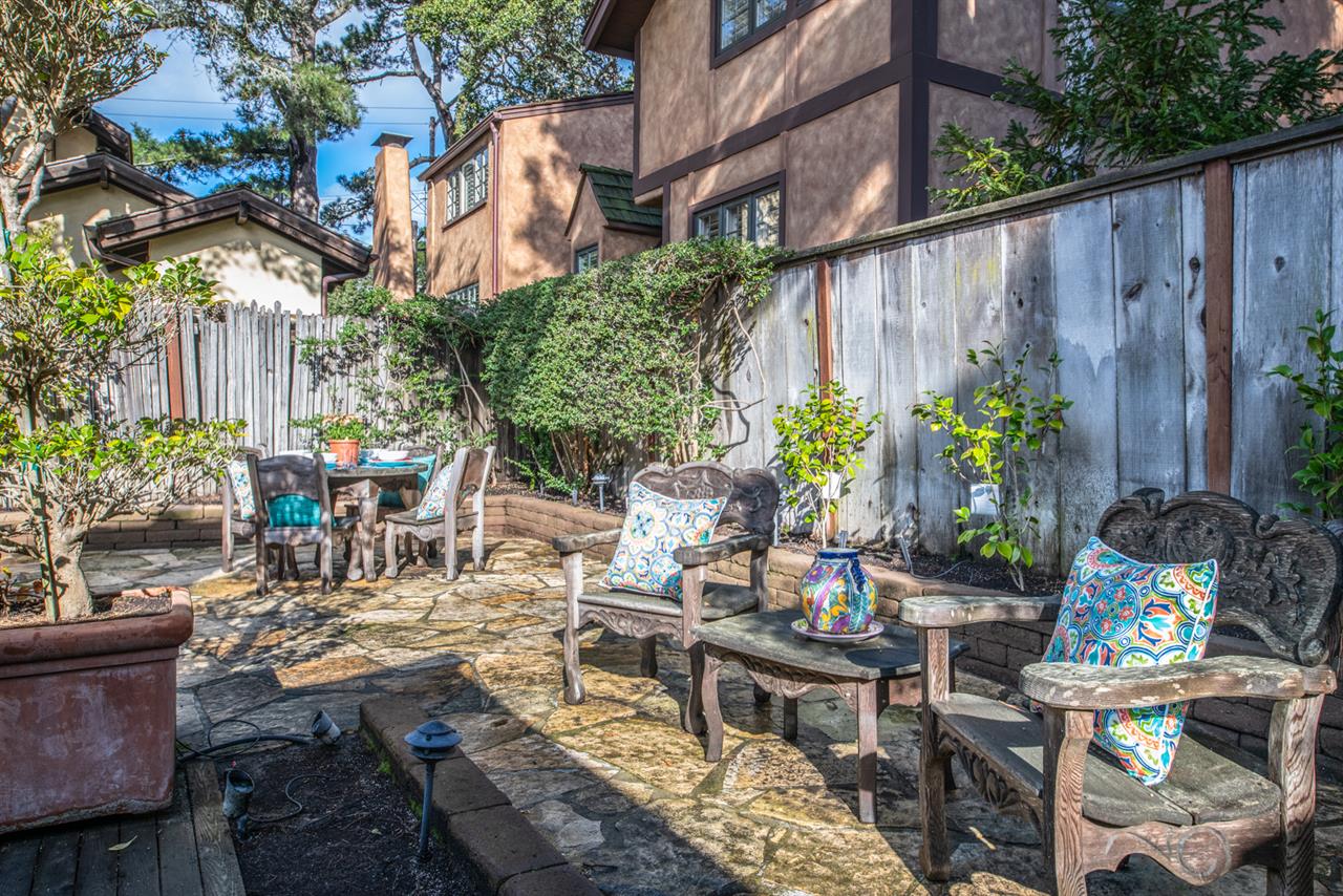 Outdoor Living Areas