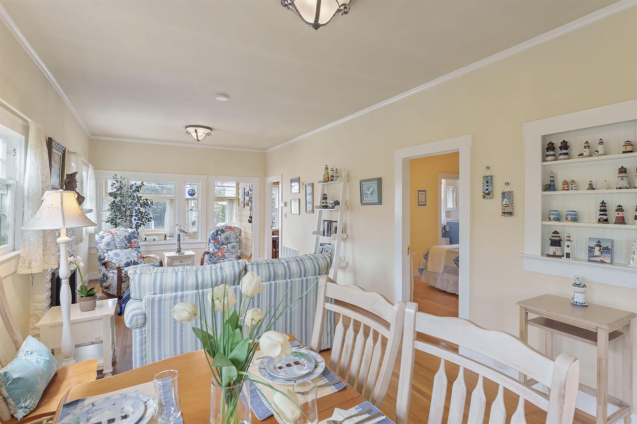 Living Room with Dining Area Seating 6
