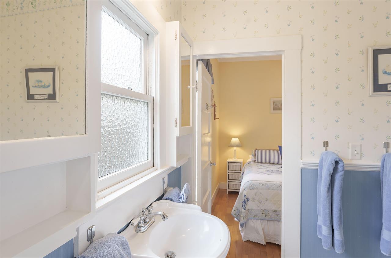 Bath 1, Jack  Jill Bathroom, ShowerOverTub