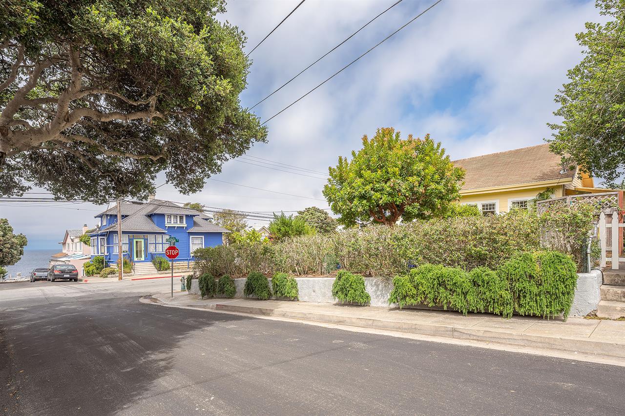 Beach Bungalow in Pacific Grove