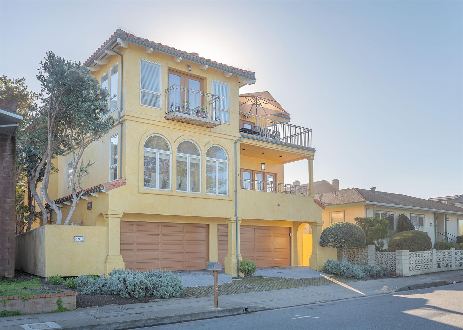Welcome to Escabar Escape  Ocean View Townhome