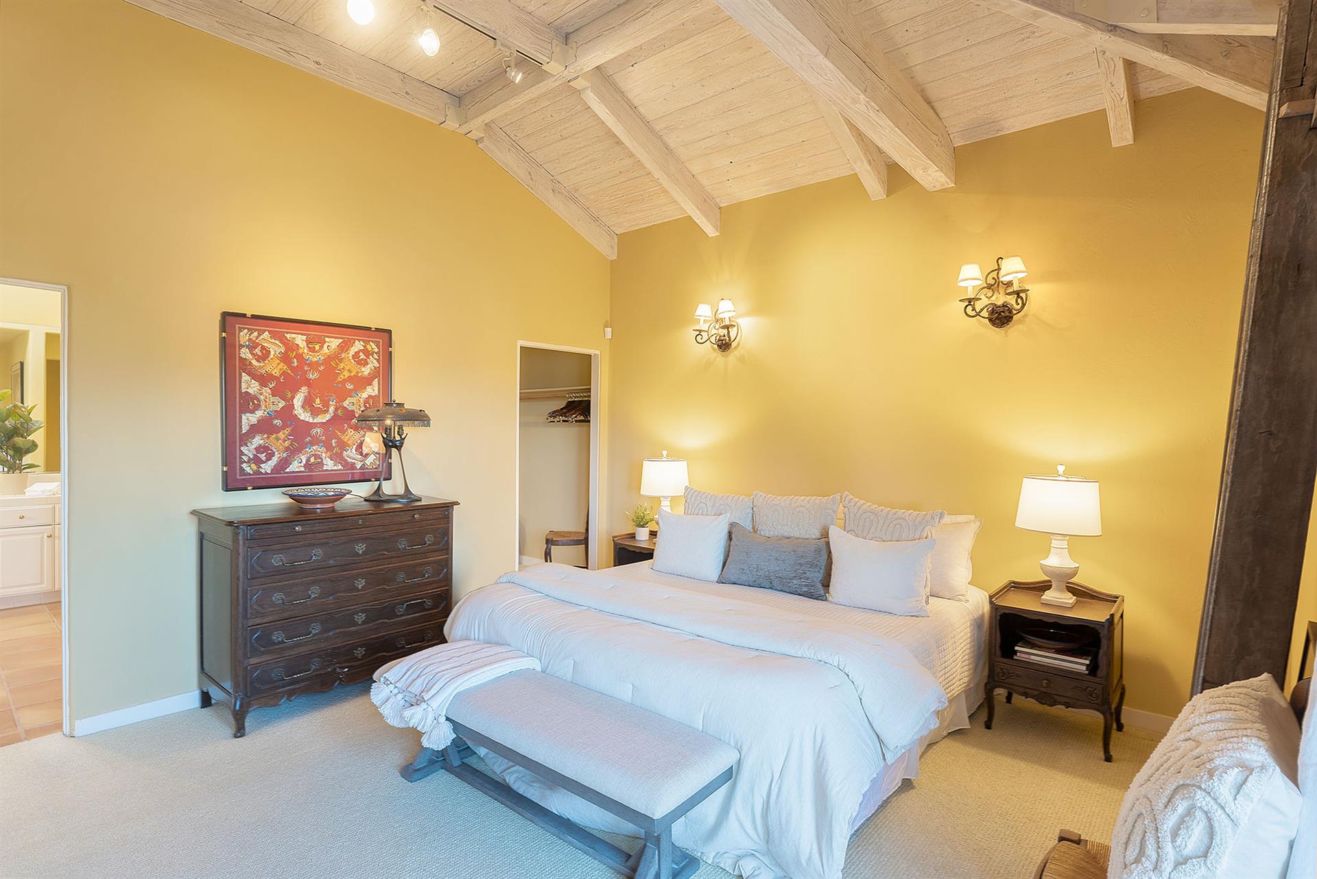 Bedroom 1, King, TV, En Suite Bathroom, Third Floor