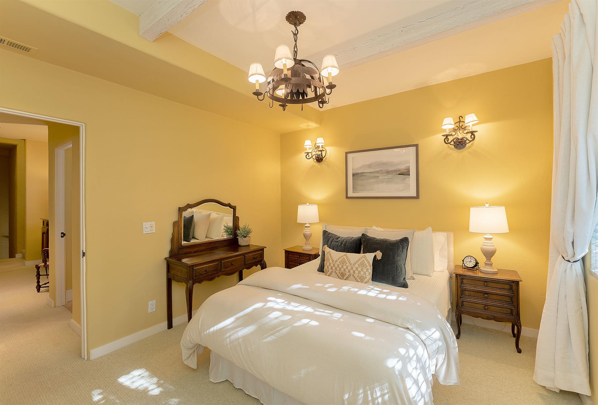 Bedroom 2, Queen, Second Floor