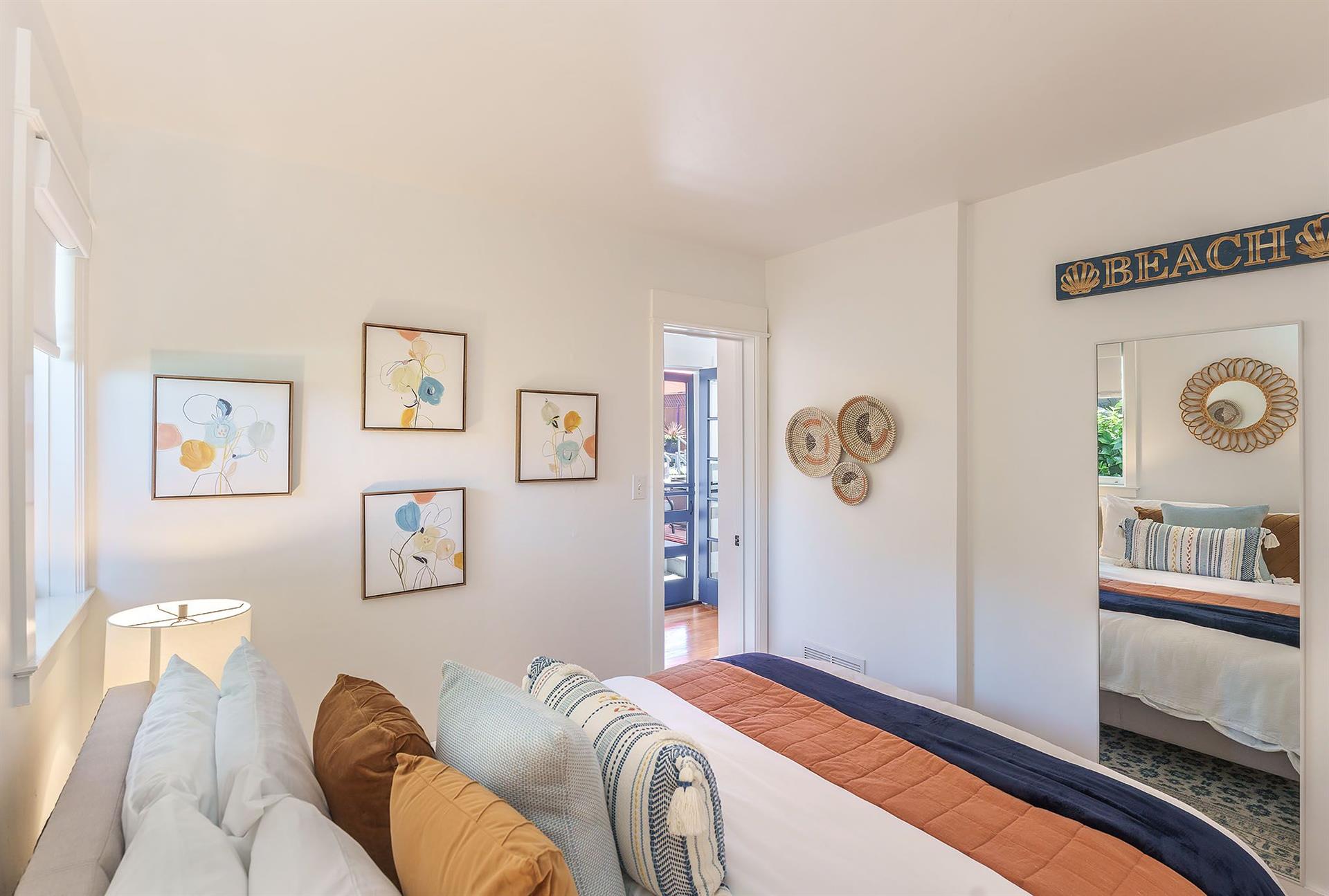Bedroom 2, Queen Bed