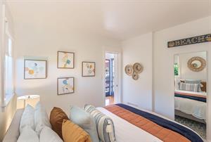 Bedroom 2, Queen Bed