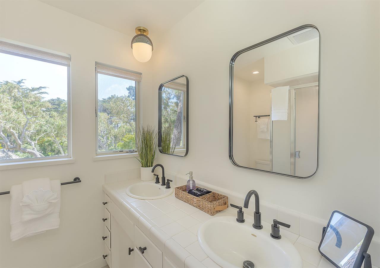 Bathroom 1  En Suite with Shower