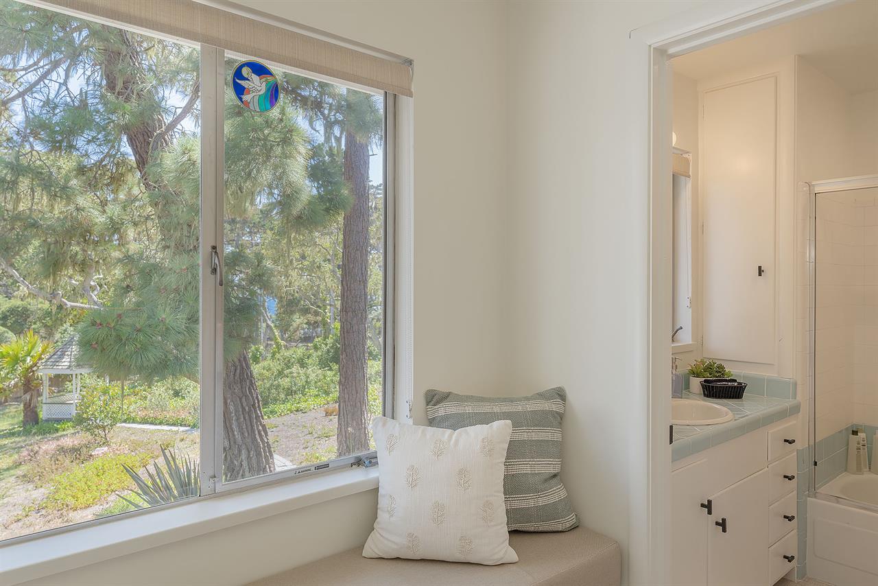 Bedroom 2  Queen Bed, En Suite Bath with ShowerTub Combo