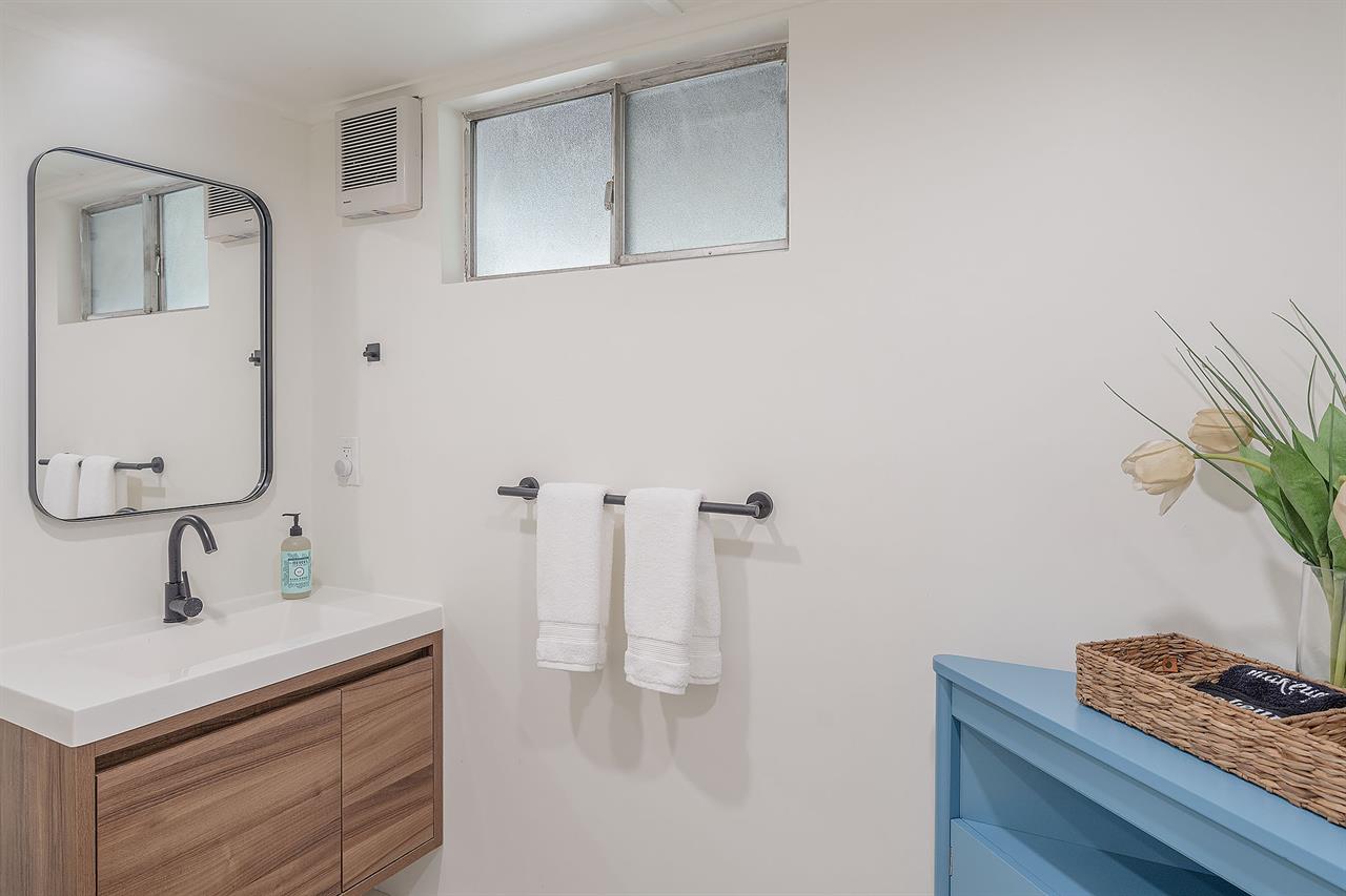 Downstairs Powder Room Near Bedroom 4