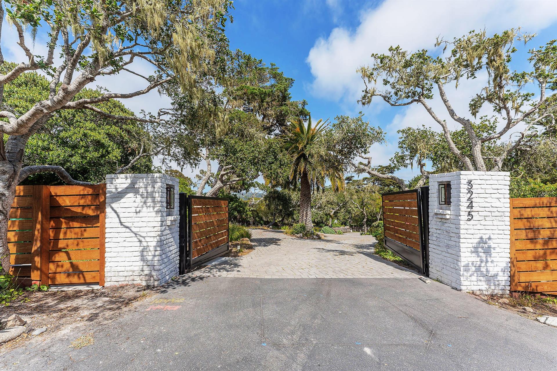 Welcome to Palm House on Cabrillo