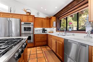 Fully Equipped Gourmet Kitchen