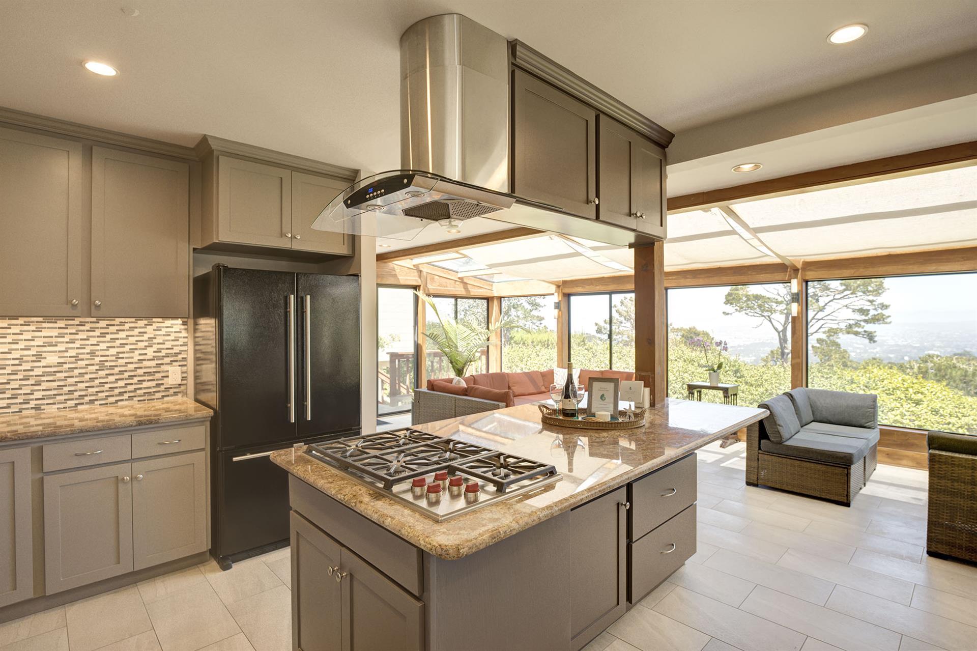Full Kitchen Includes All Major Appliances