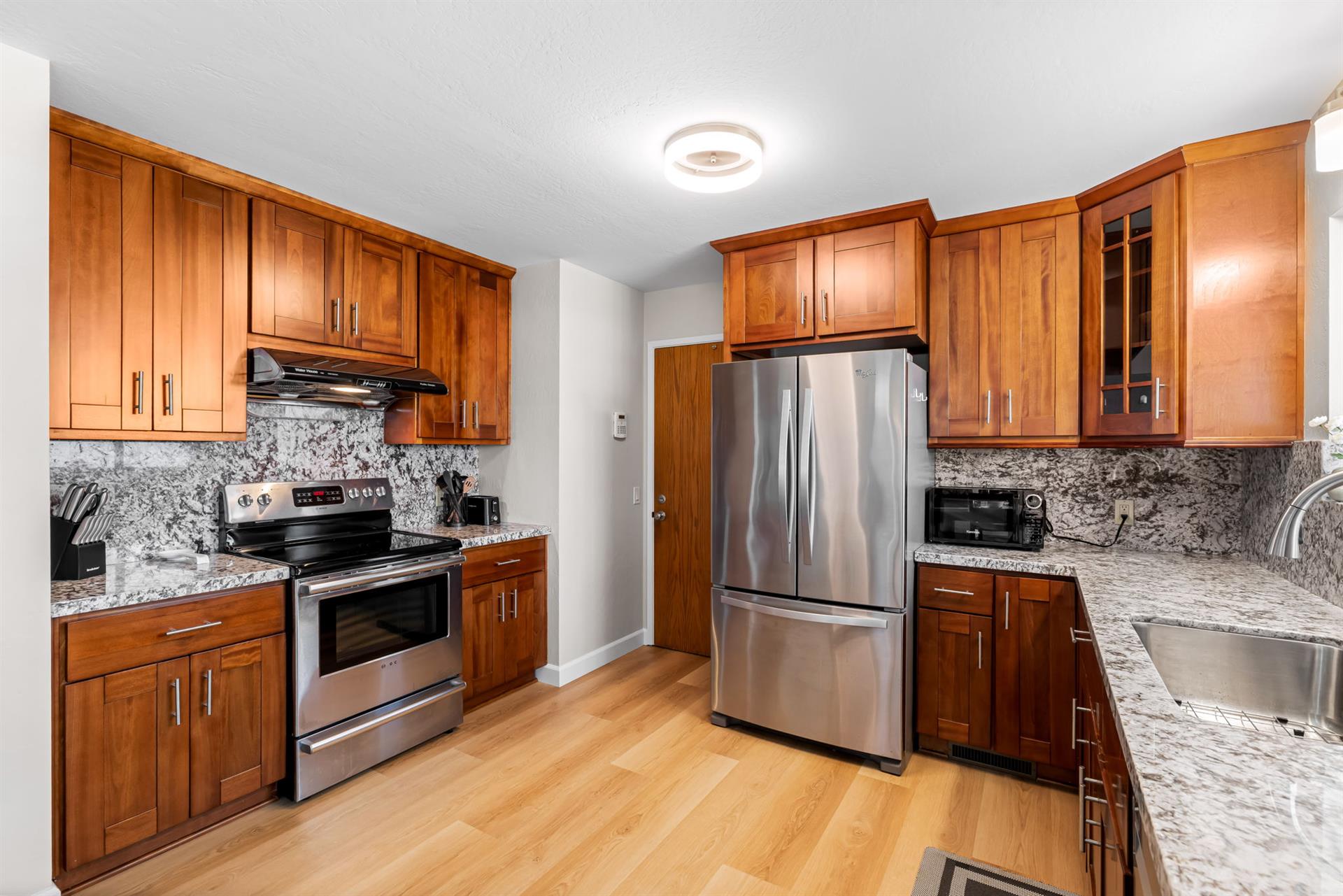 Fully Equipped Kitchen has All Stainless Steel Appliances