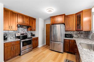 Fully Equipped Kitchen has All Stainless Steel Appliances