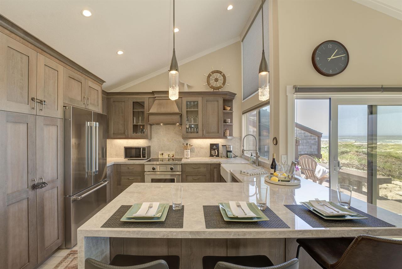 Fully Equipped Gourmet Kitchen