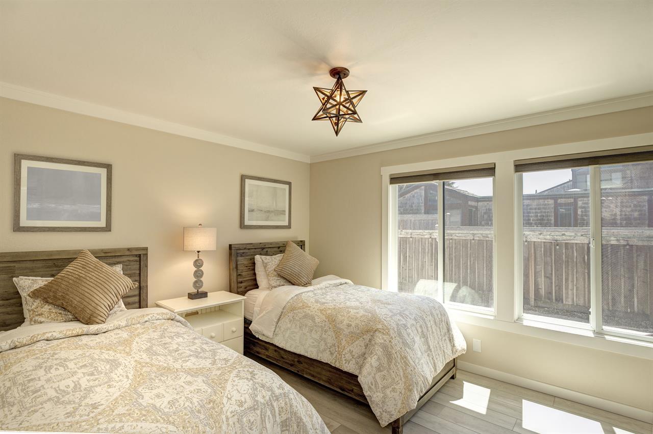 Bedroom 2 has Two Twin Beds