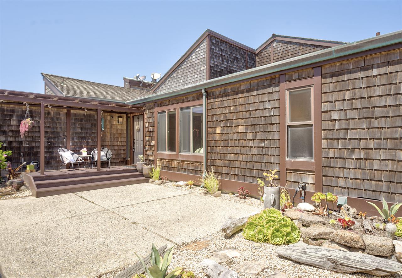 The Front of this Chic Beach Retreat