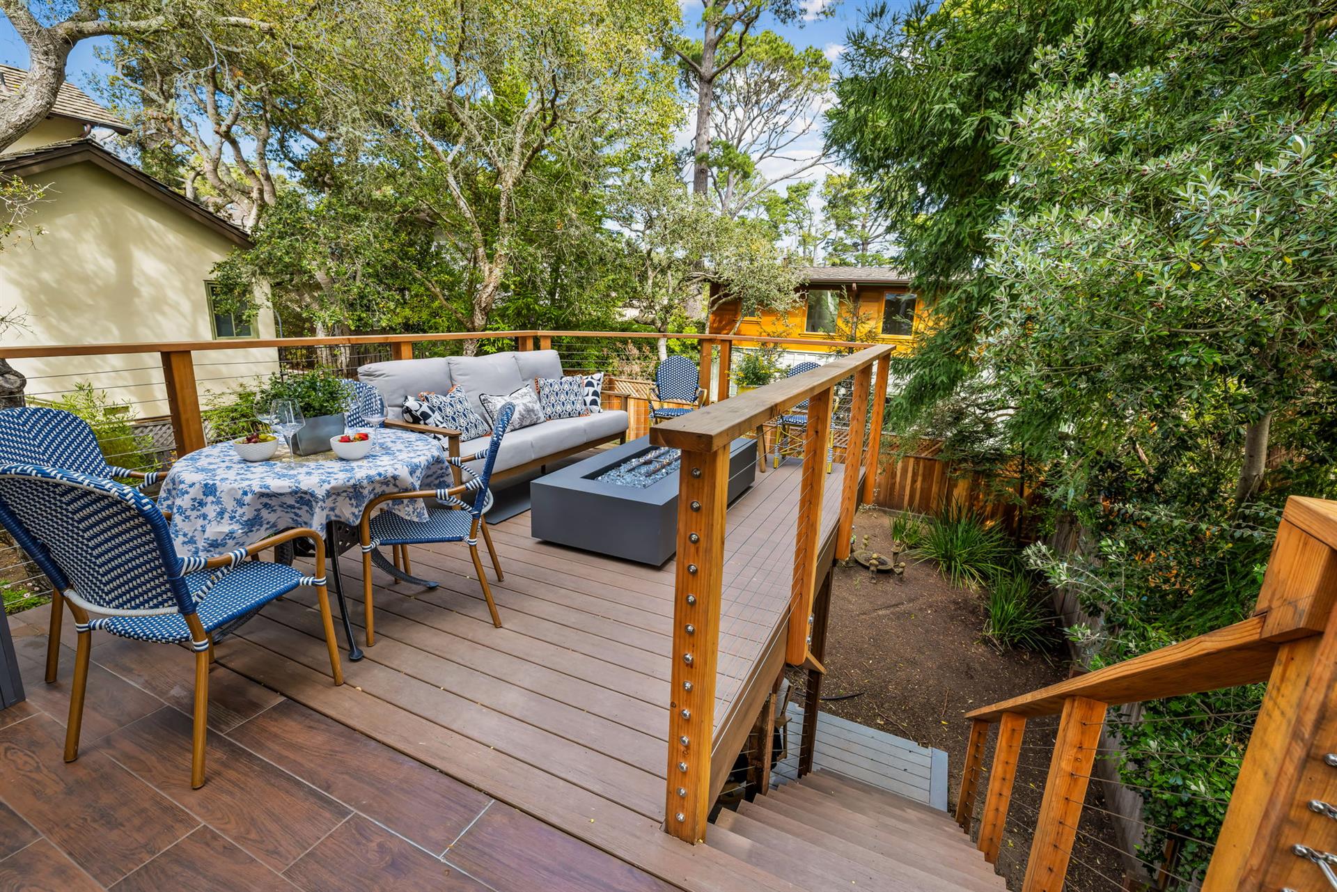 DiningLounging Balcony has Access to the Downstairs Gardens