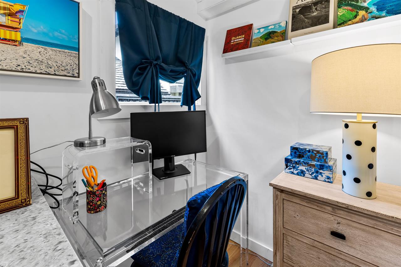 Bedroom 2  Desk