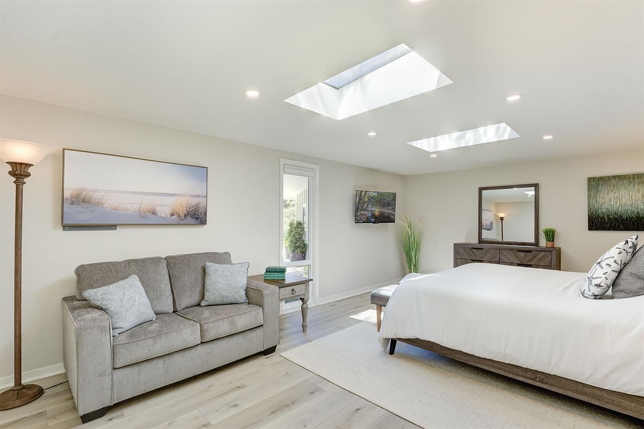 Master Suite  King Bed, WiFi Enabled TV, EnSuite Bath