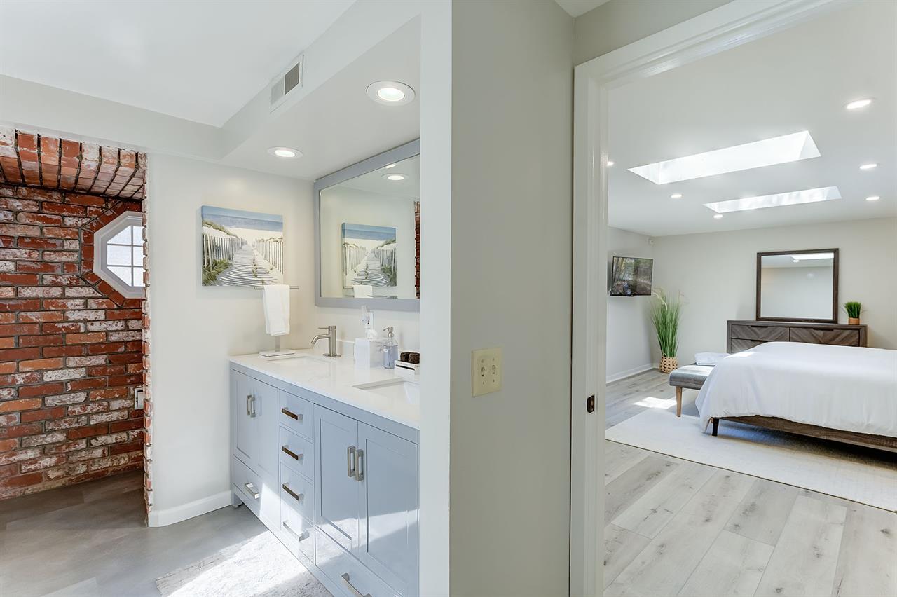 Master Suite  King Bed, Skylights, EnSuite Bath with Shower