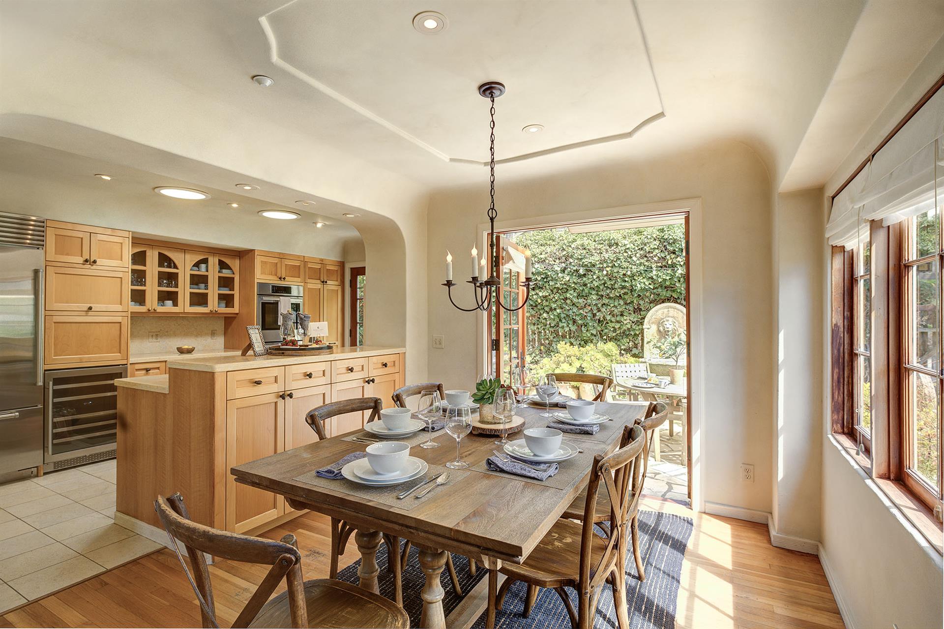 Dining Area and Fully Equipped Kitchen