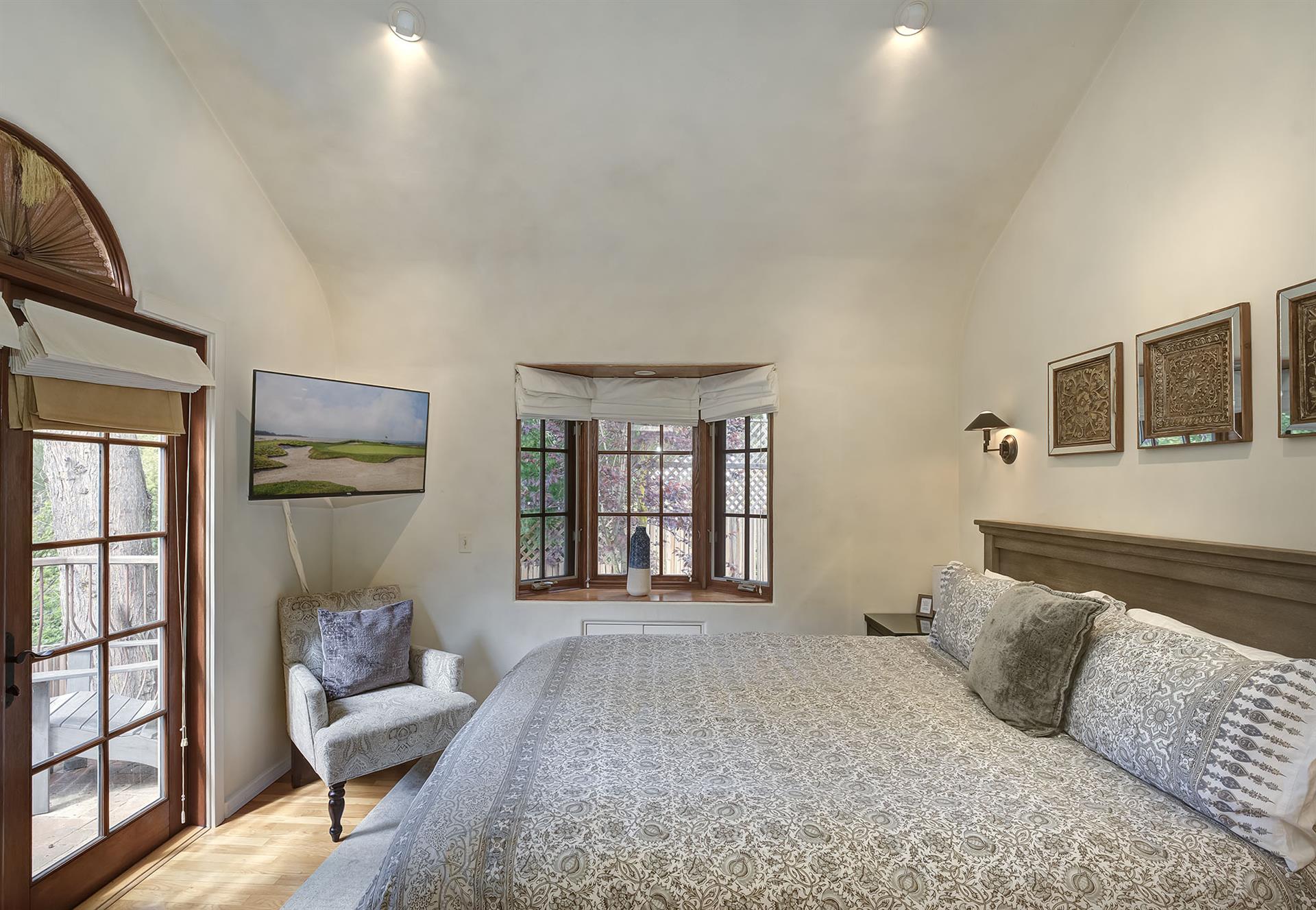 Bedroom 1  King Bed, TV, Balcony, Luxurious En Suite Bath