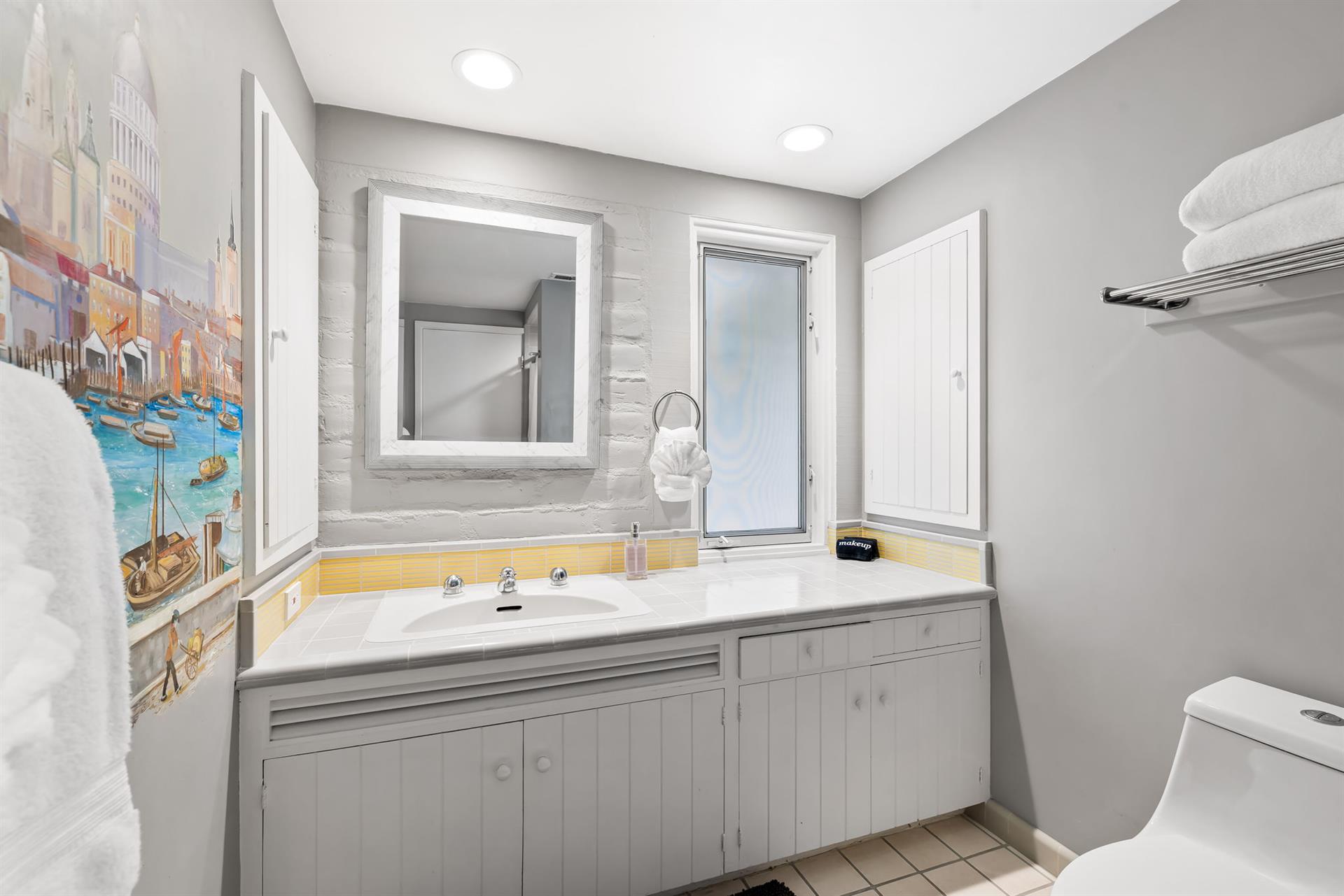 Hallway Bath has a Shower