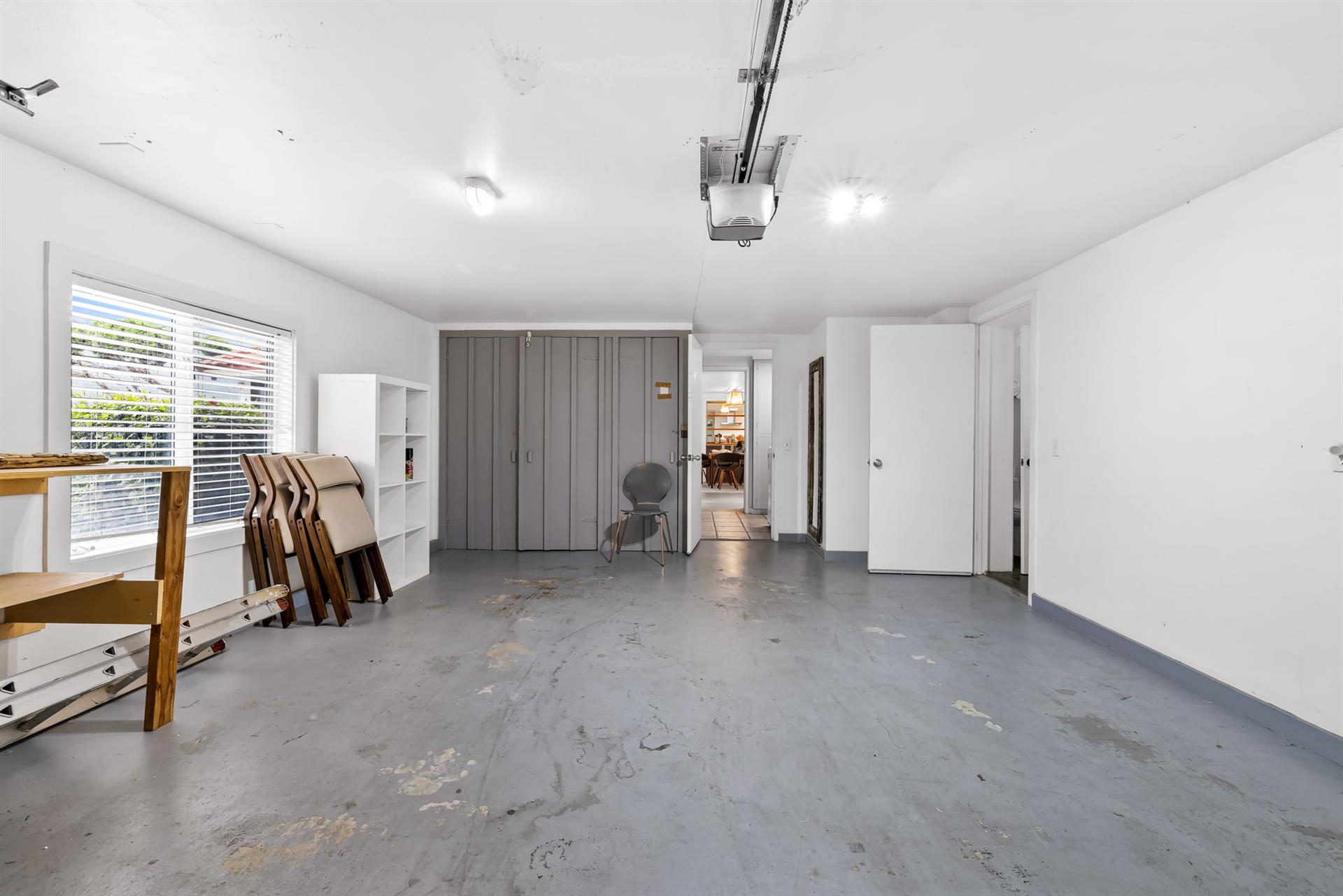 OneCar Garage and Driveway Parking for Several Cars