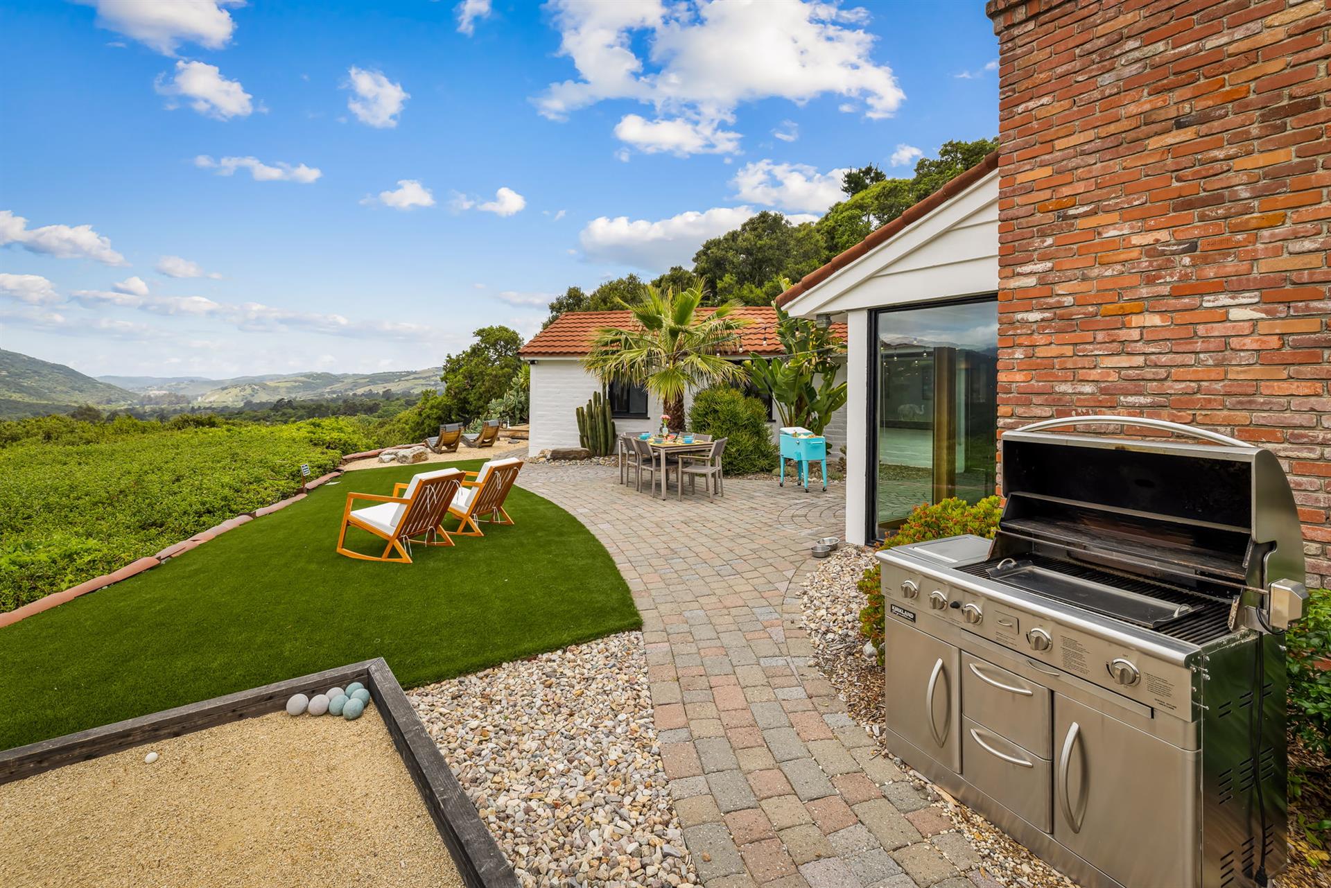 Outdoor Patio has a Gas BBQ Grill