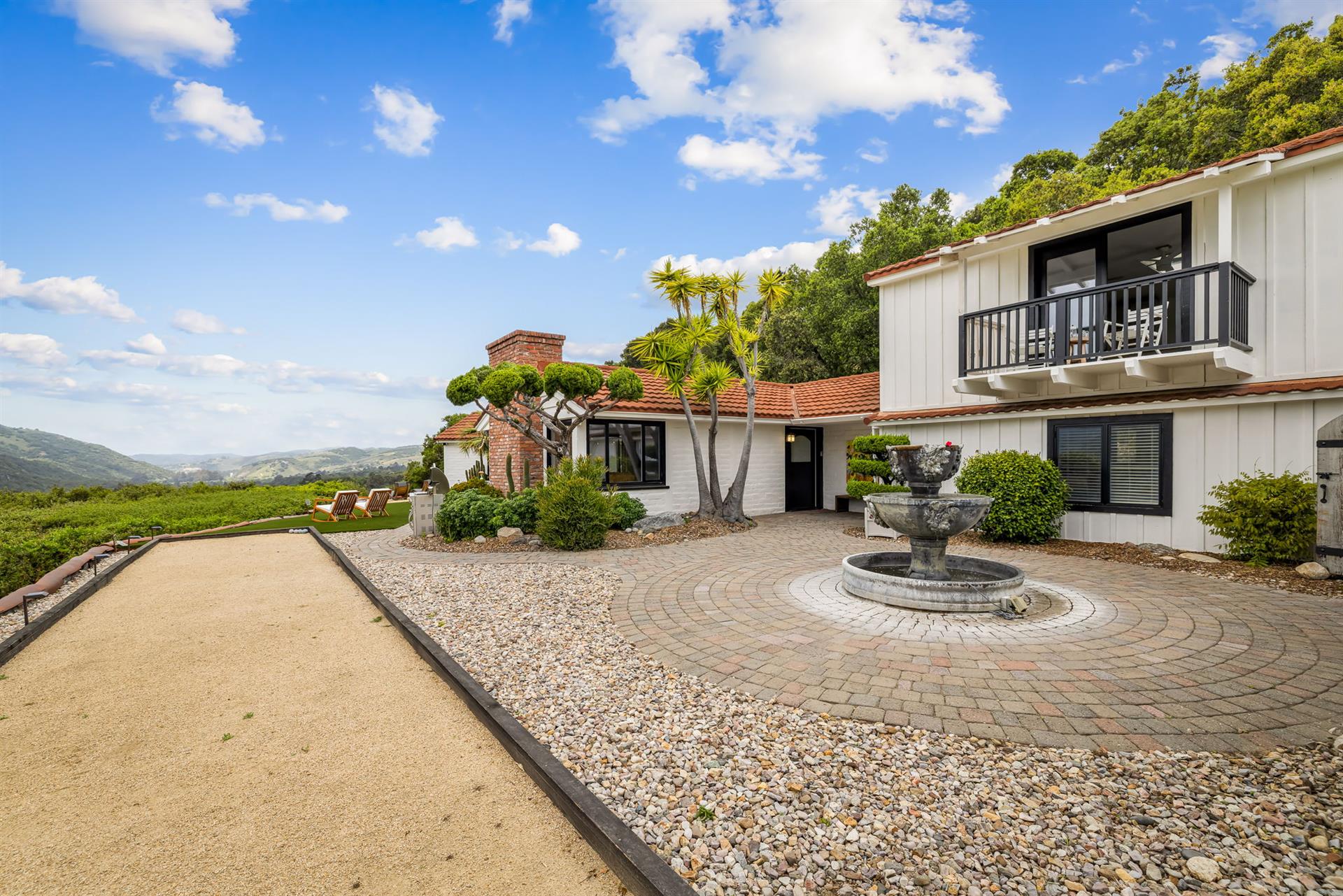 Huge Amount of Outdoor Living Space