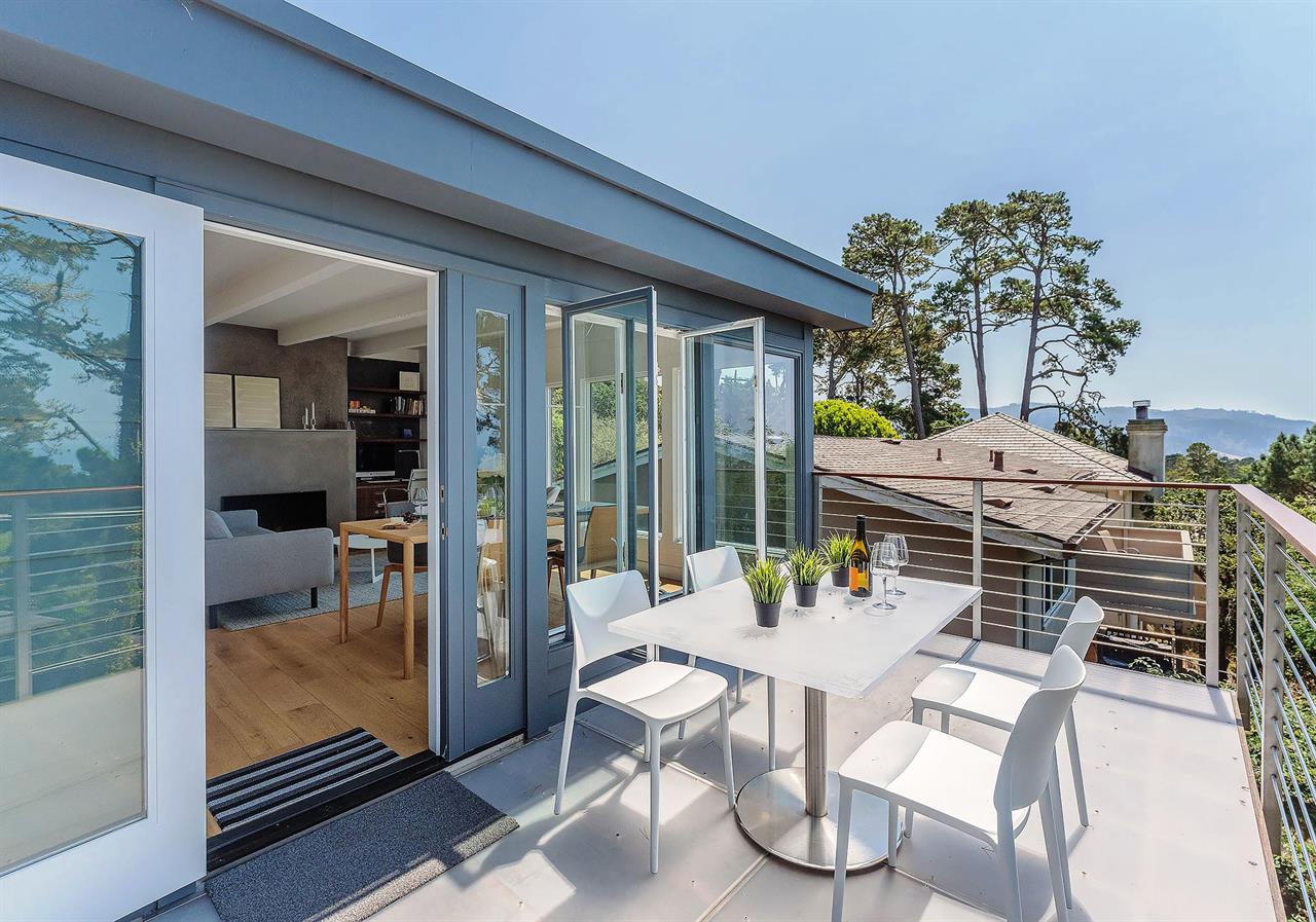 Outdoor Dining with Ocean Views on the Back Deck